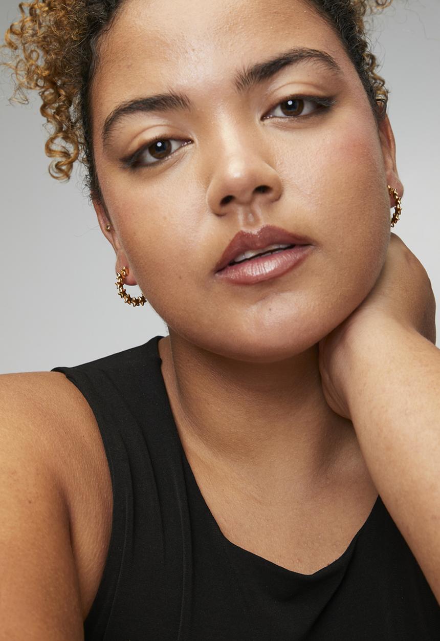 Zoe on Trend - Star-studded hoop earrings - gold