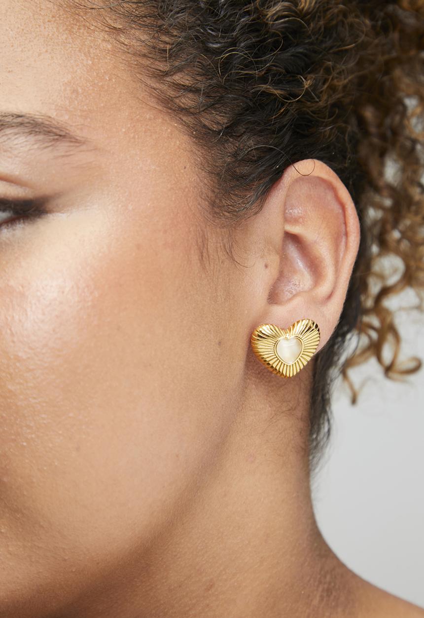 Zoe on Trend - Pretty heart and stone stud earrings - gold