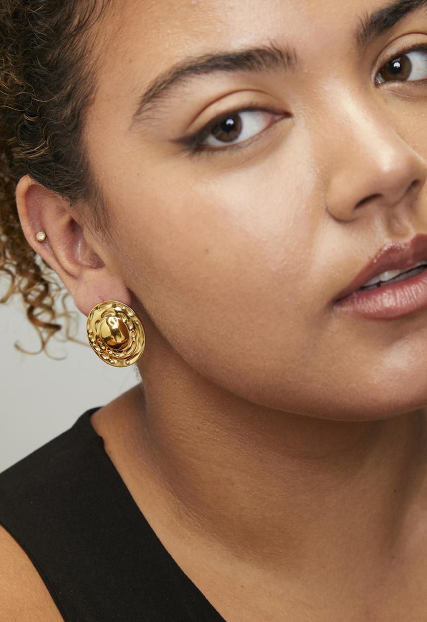 Zoe on Trend - Elegant designer stud earrings - gold