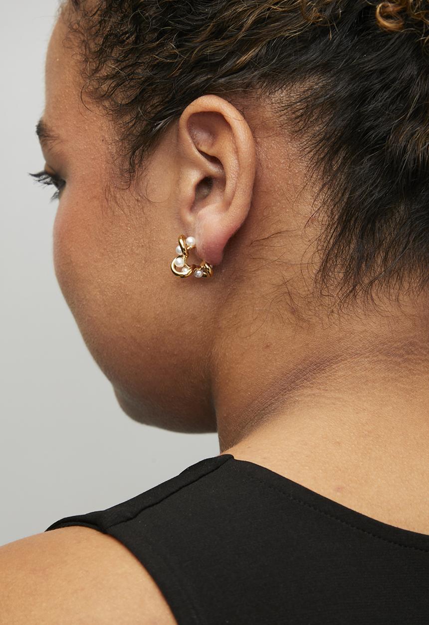 Zoe on Trend - Organic pearl earrings - gold