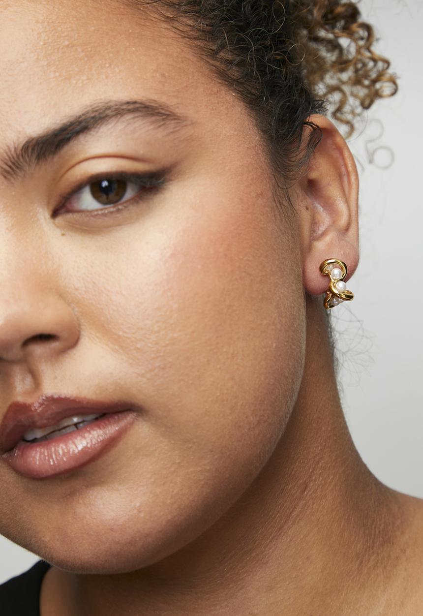 Zoe on Trend - Organic pearl earrings - gold