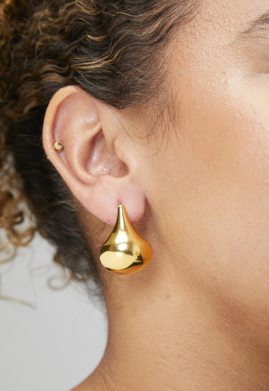 Zoe on Trend - Teardrop stud earrings - gold