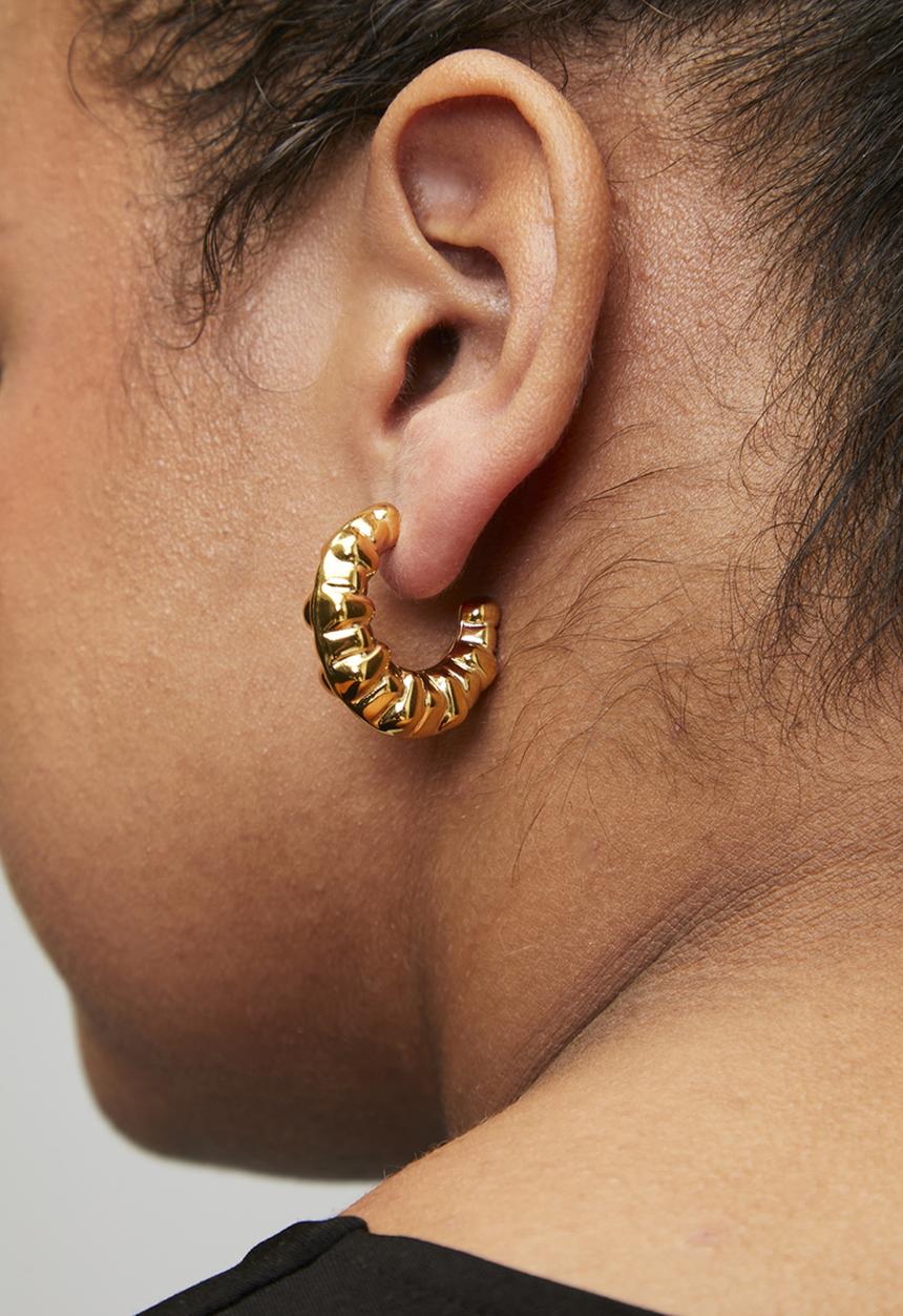 Zoe on Trend - Organic hoop earrings - gold