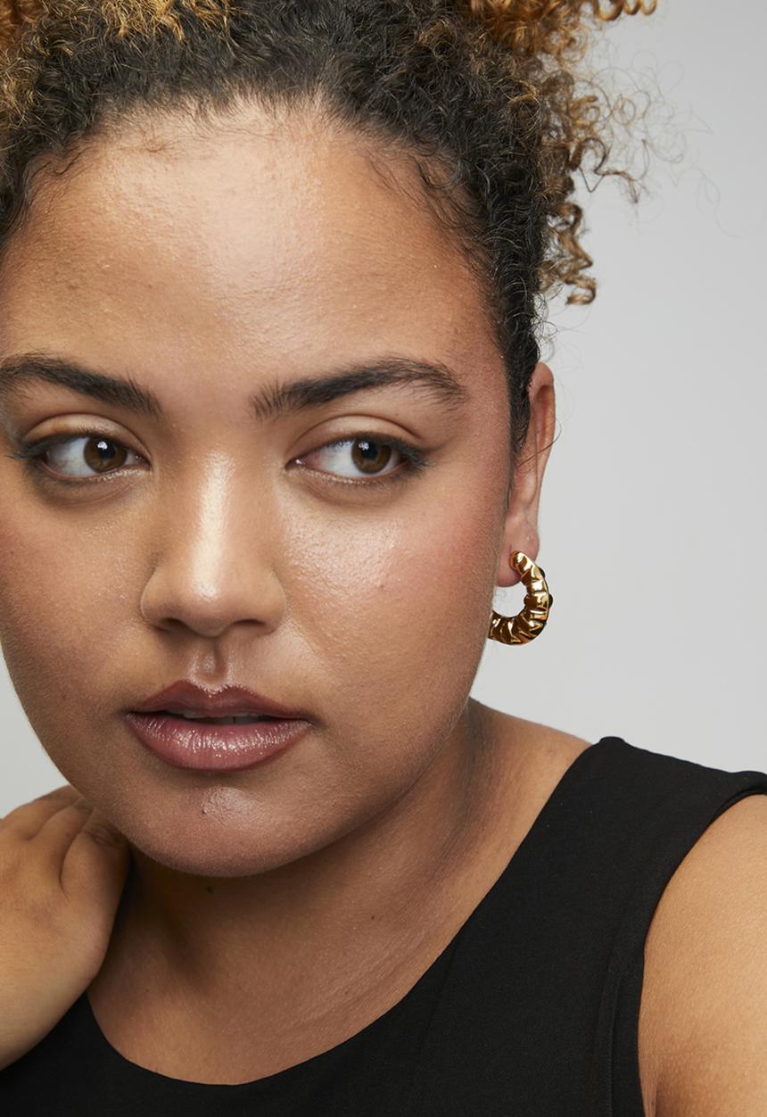Zoe on Trend - Organic hoop earrings - gold
