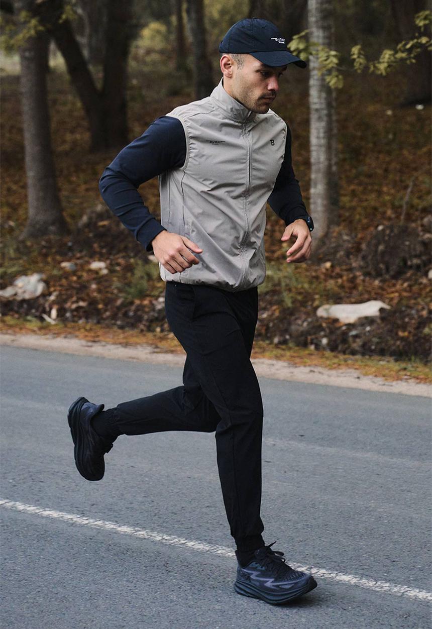 Burnt  - Fundamental warm performance jogger - black