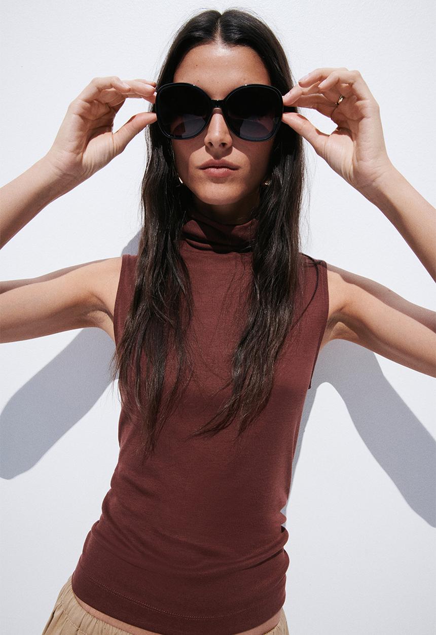 H&M - Fine-knit sleeveless polo-neck top - dark red