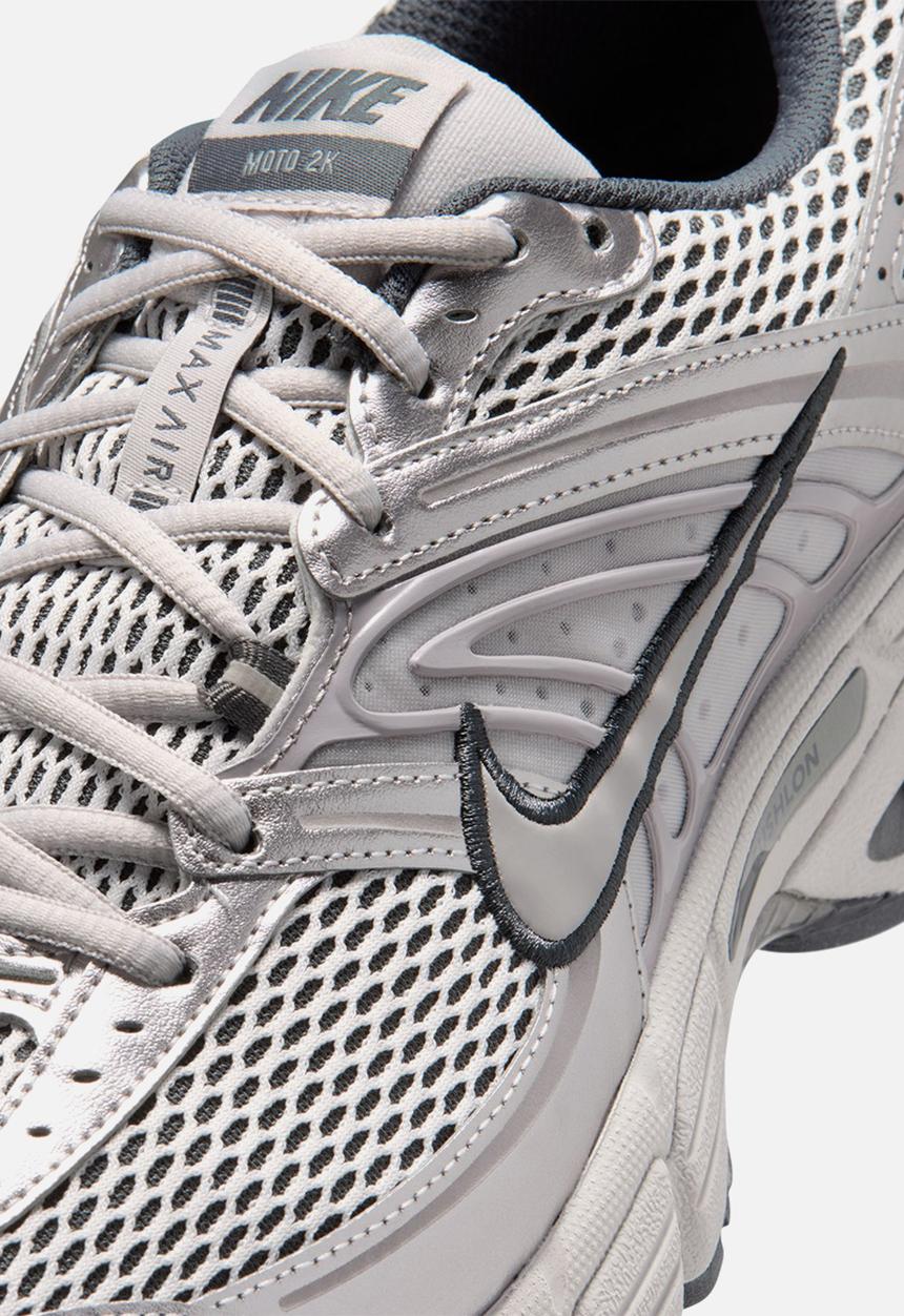 Nike - NIKE AIR MAX MOTO 2K