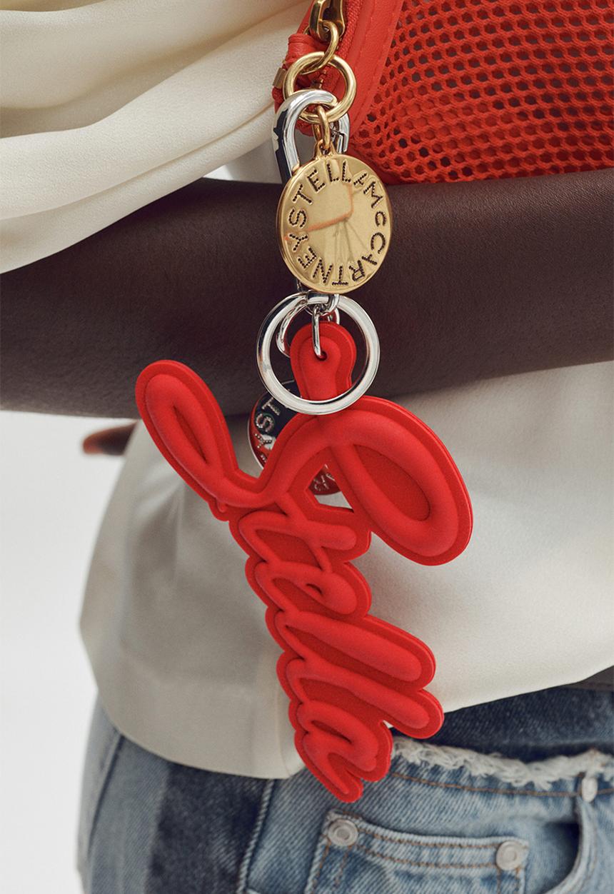 Stella McCartney H&M: Stella bag charm - red - 1324940001