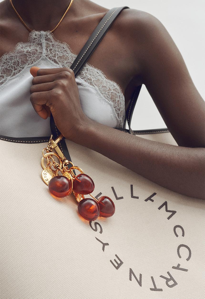 Stella McCartney H&M: Cherry bag charm - gold-coloured - 1324942001