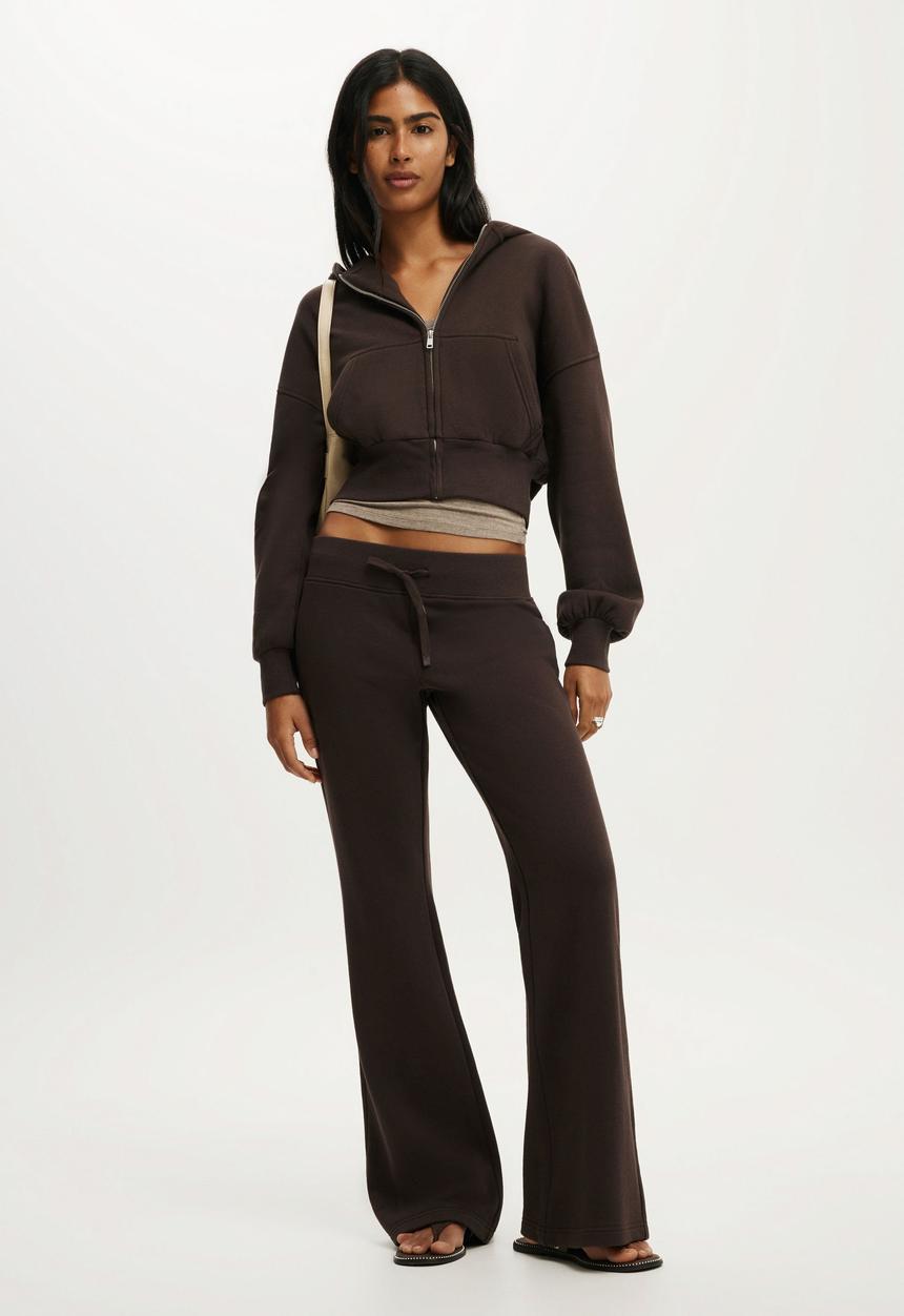 Cotton On - Low Rise Bootleg Sweatpant - Dark Oak