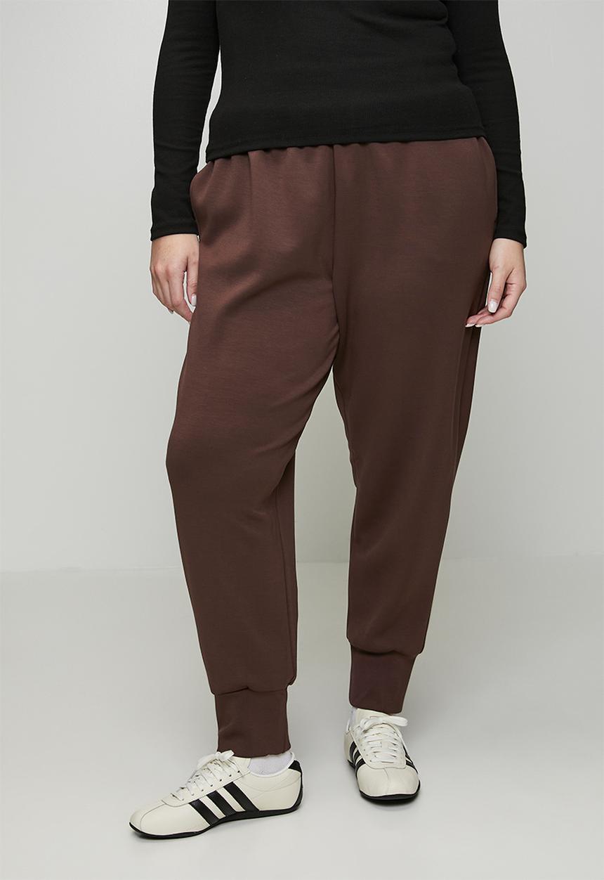 Me&B - Plus Tapered Leg Jogger - Choc