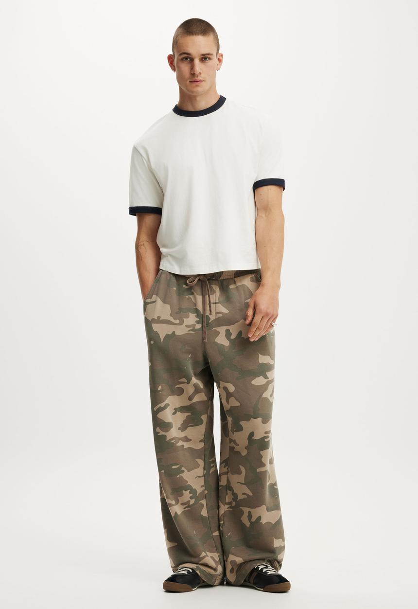 Cotton On - Super Baggy Track Pant - Jungle Camo Wash
