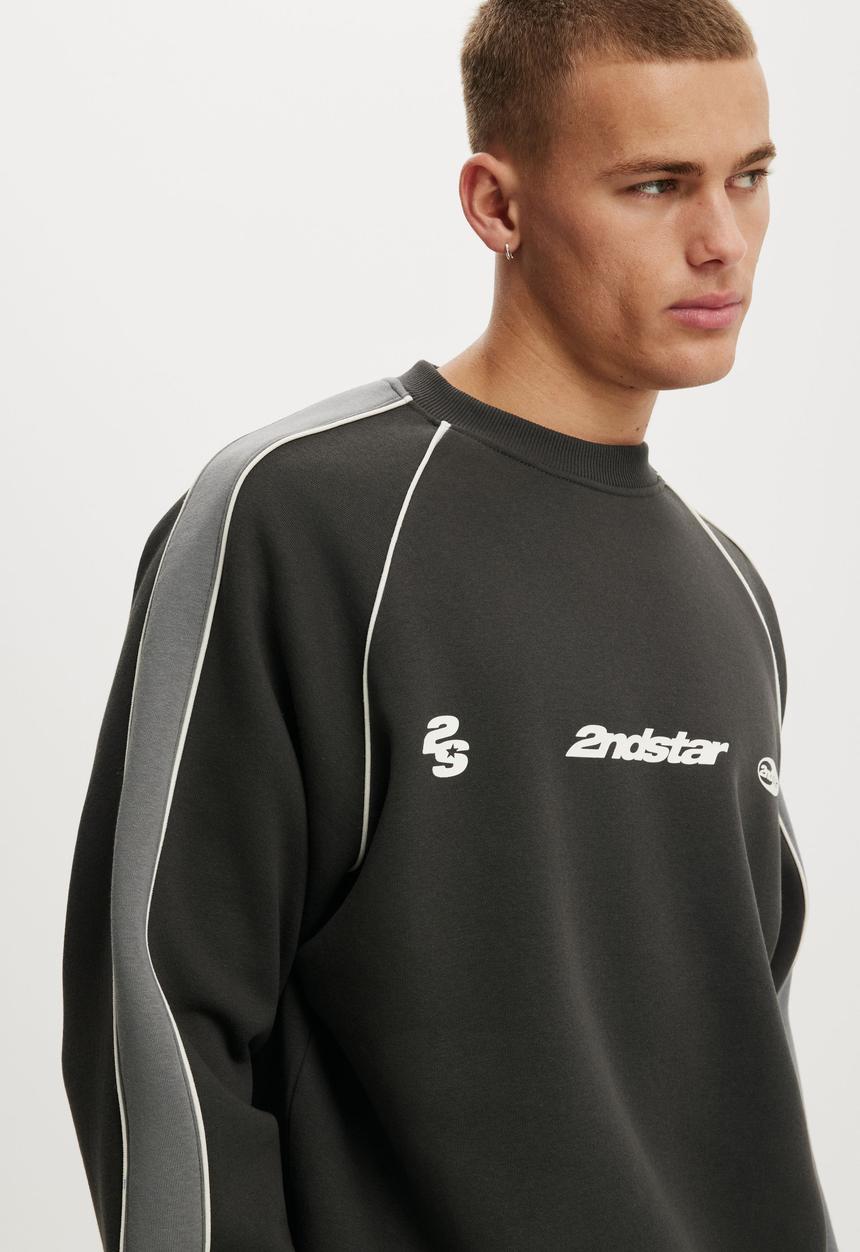 Cotton On - Box Fit Graphic Crew Sweater - Faded Slate/Slate Stone