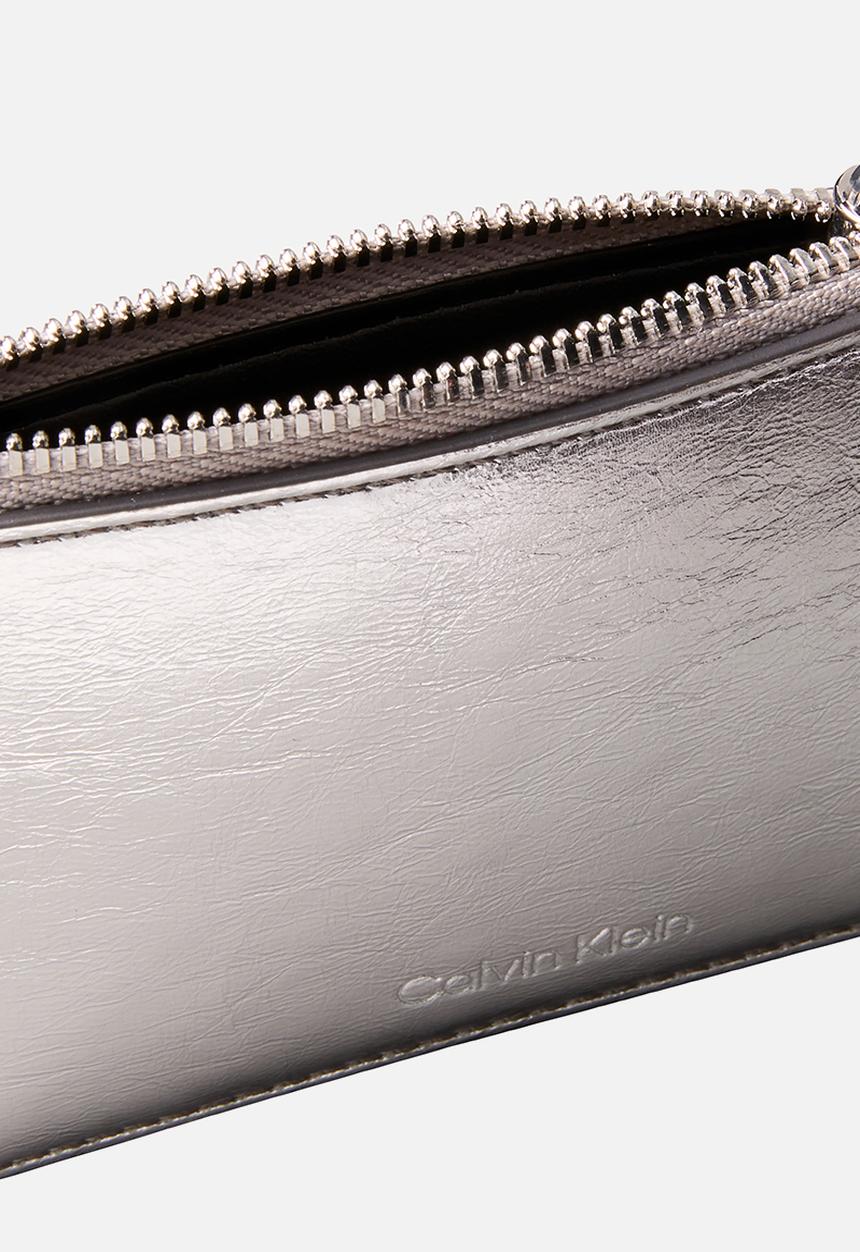 Calvin Klein - Ck metallic 6cc zip cardcase - silver metallic