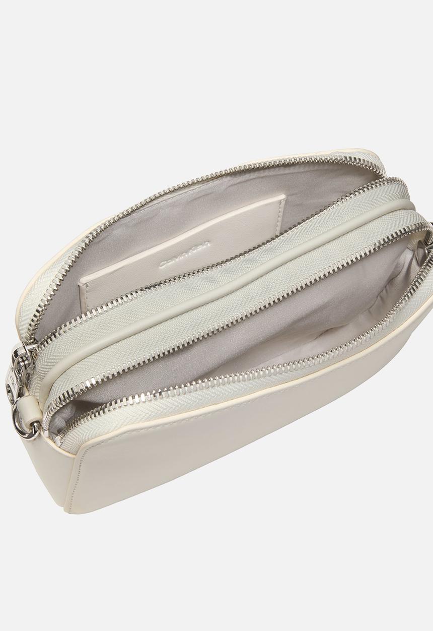Calvin Klein - Webbing double strap camera bag - lily white