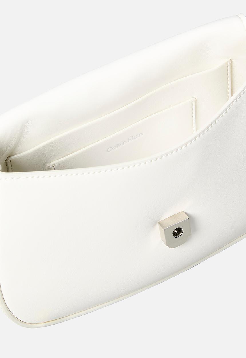 Calvin Klein - Ck flap camera bag - lily white