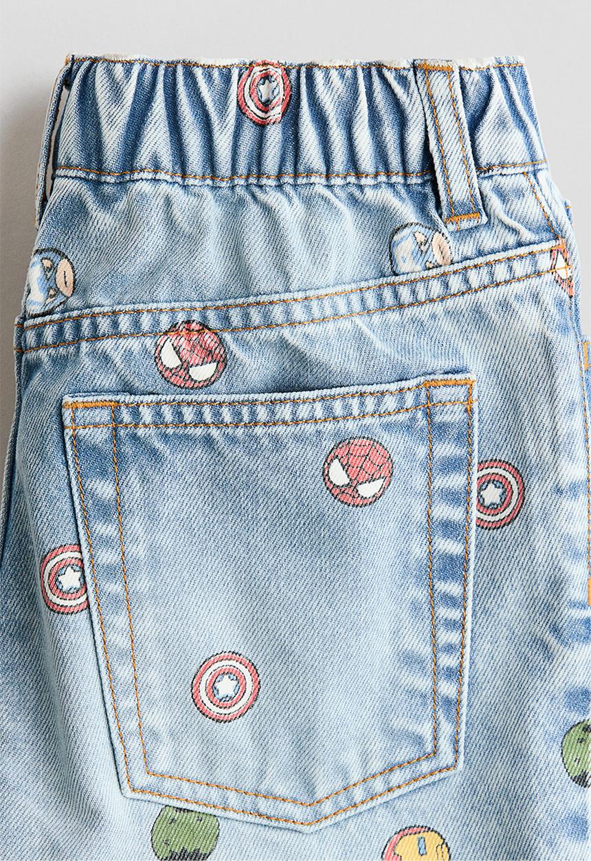 H&M - Regular fit printed  jeans - light denim blue/marvel comics