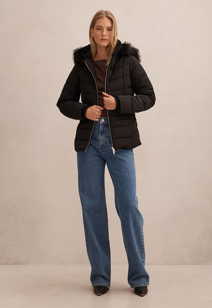 Forever New - Macey Short Puffer Jacket in Black