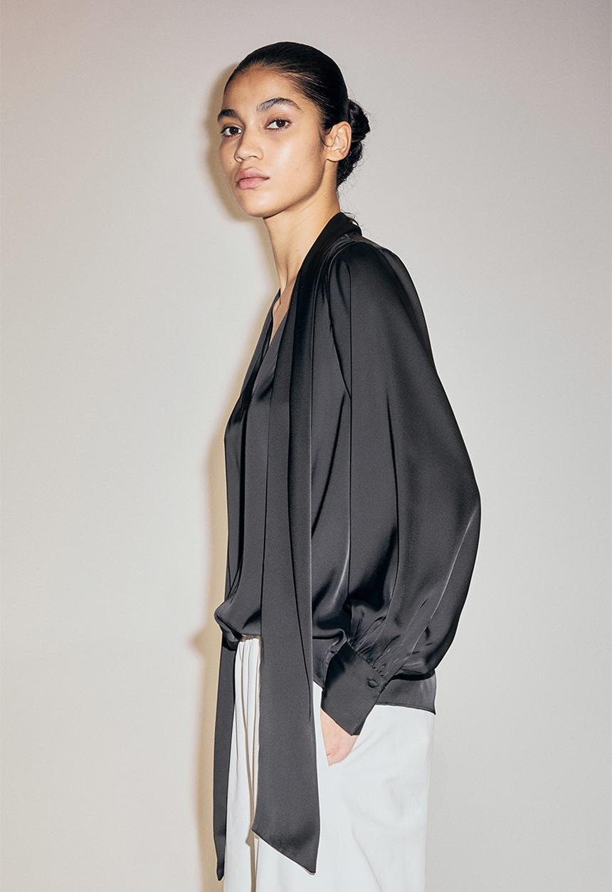 H&M - Tie-neck chiffon blouse - black