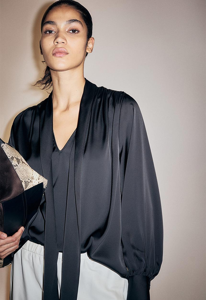H&M - Tie-neck chiffon blouse - black