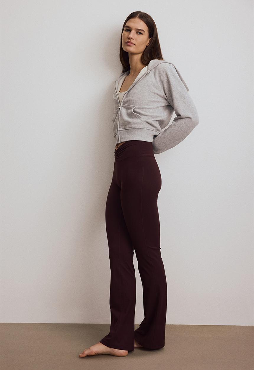H&M - Flared yoga leggings with softmove? - chocolate plum purple