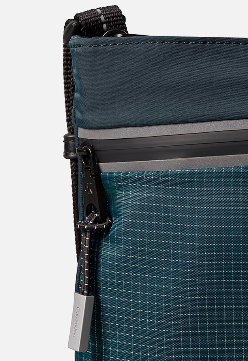 Calvin Klein - Striped Utility Zip Flatpack - Dark Teal