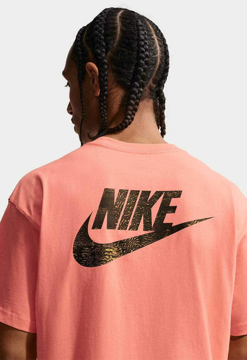 Nike - NSW  Loose Celebrate Future Tee  - ORANGE FROST