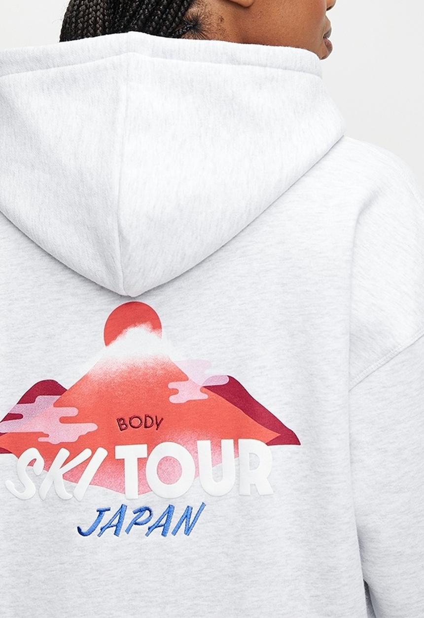 Cotton On - Plus Plush Premium Graphic Hoodie - Cloudy Grey Marle/Ski Tour