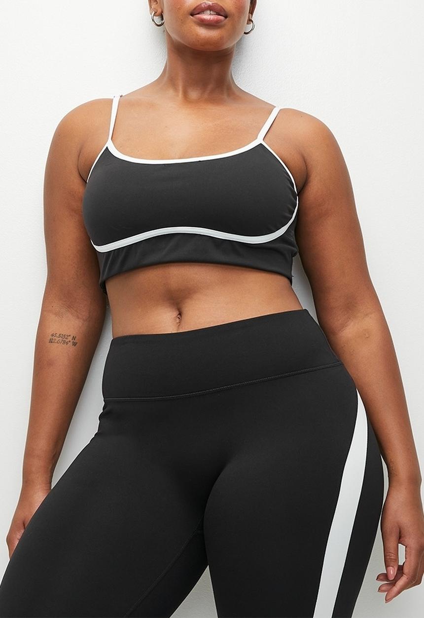 Cotton On - Plus Ultra Soft Contour Crop - Black/White