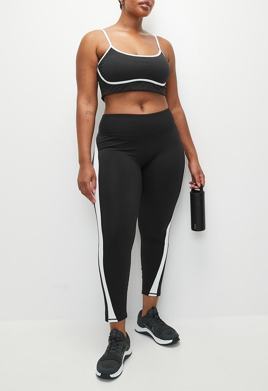 Cotton On - Plus Ultra Soft Contour Crop - Black/White