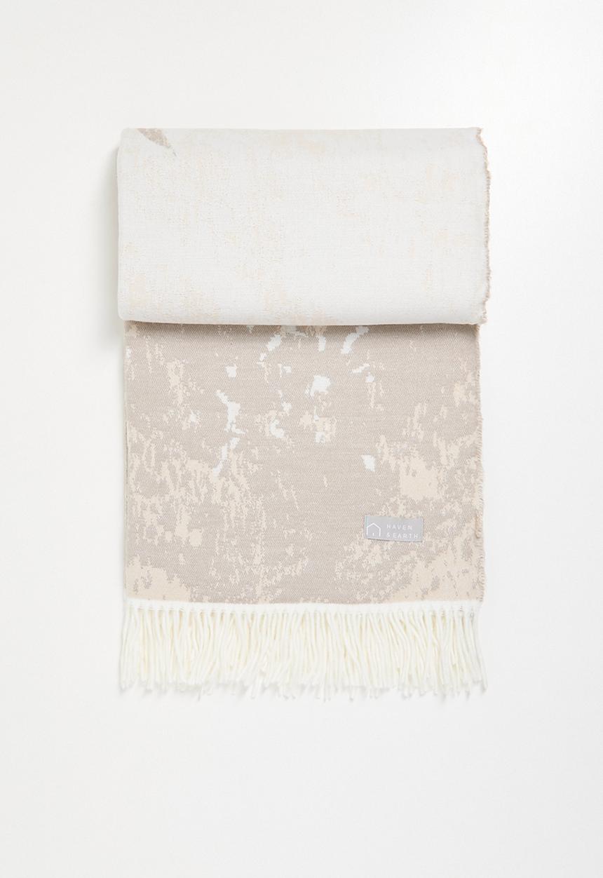 Haven & Earth  - Bella Vita floral Throw - Cobblestone/Bone