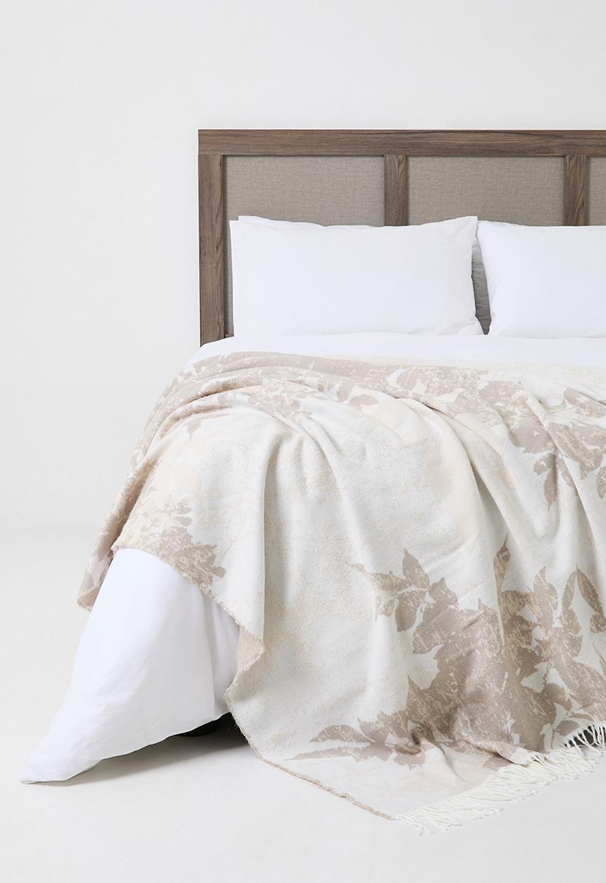 Haven & Earth  - Bella Vita floral Throw - Cobblestone/Bone
