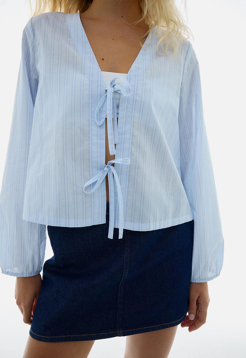 H&M - Tie-front cotton blouse - light blue/striped