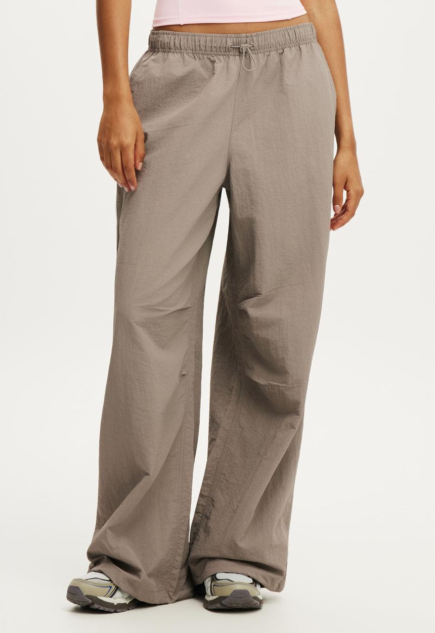 Cotton On - Off Side Woven Sweatpant - Desert Grey