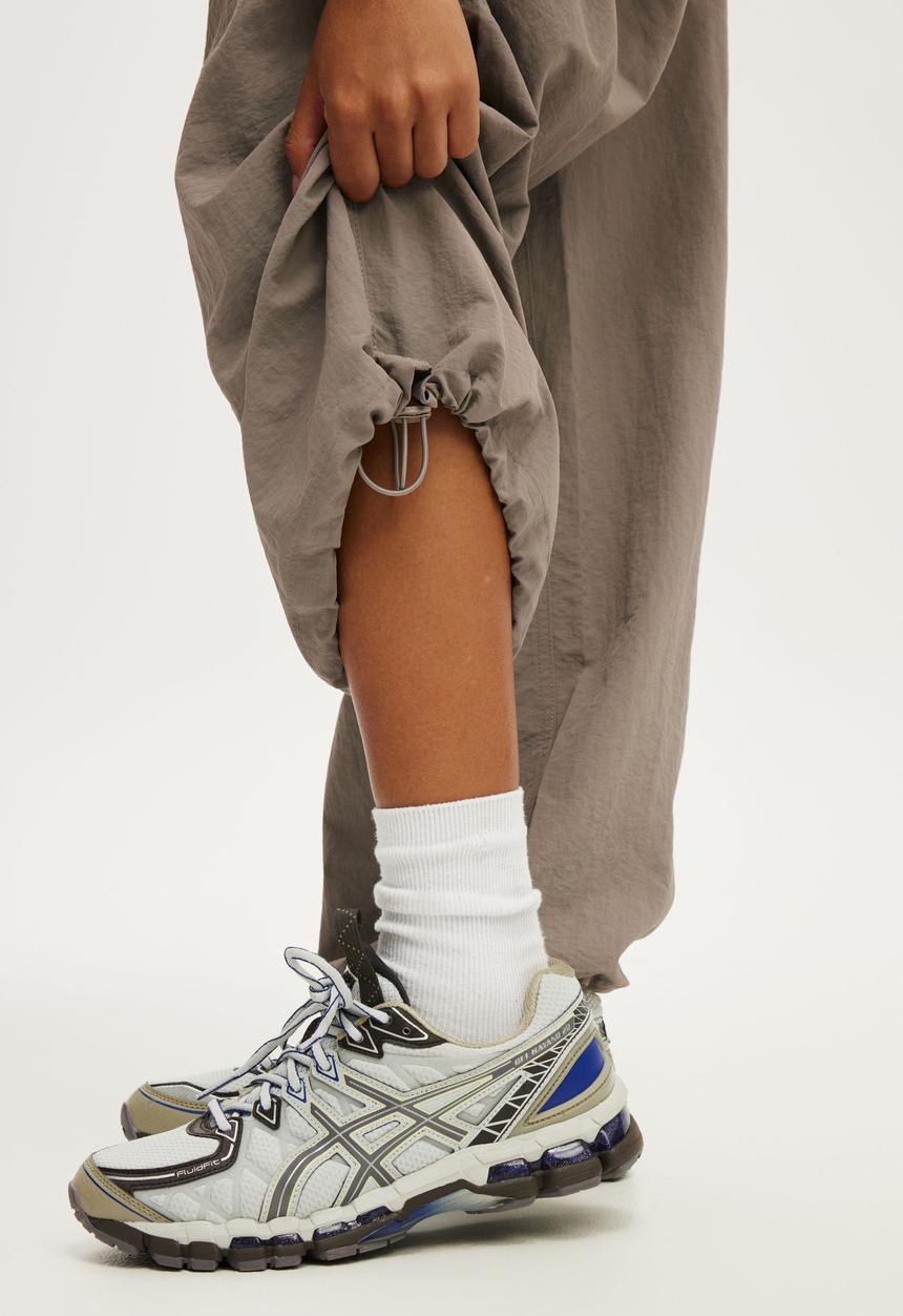 Cotton On - Off Side Woven Sweatpant - Desert Grey