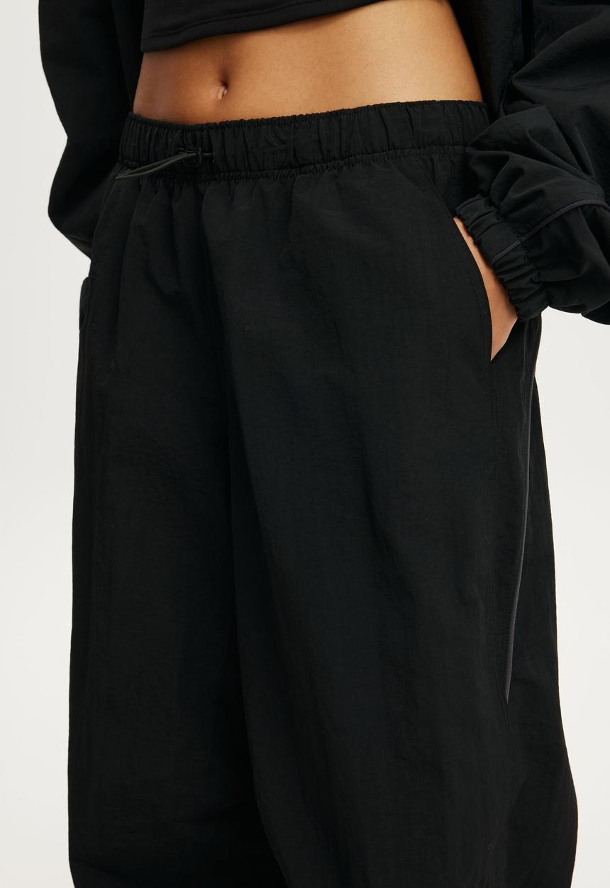 Cotton On - Off Side Woven Sweatpant - Black