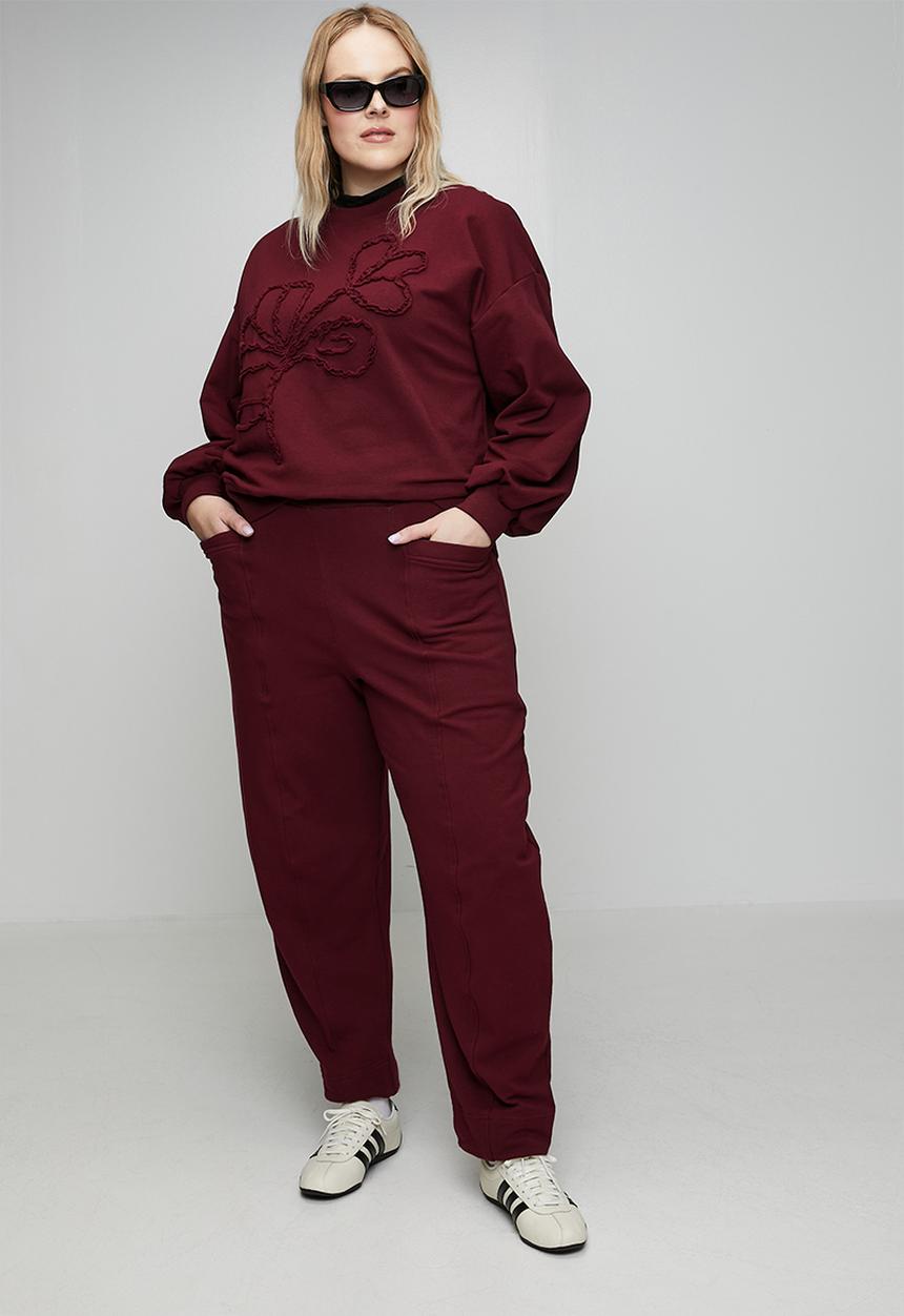 Me&B - Plus Sequined Flower Sweat Top - Burgundy