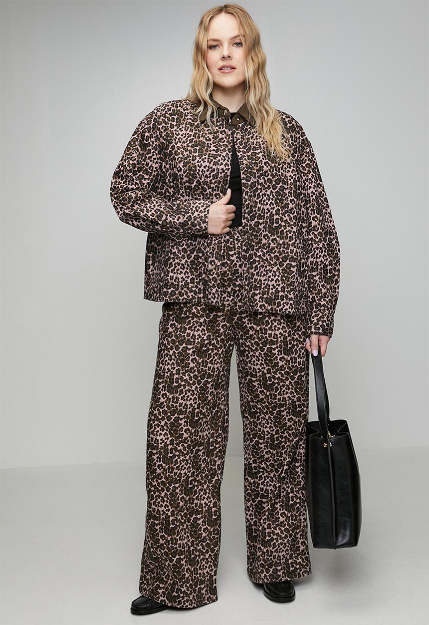 Me&B - Plus Denim Barn Jacket - Pink Animal