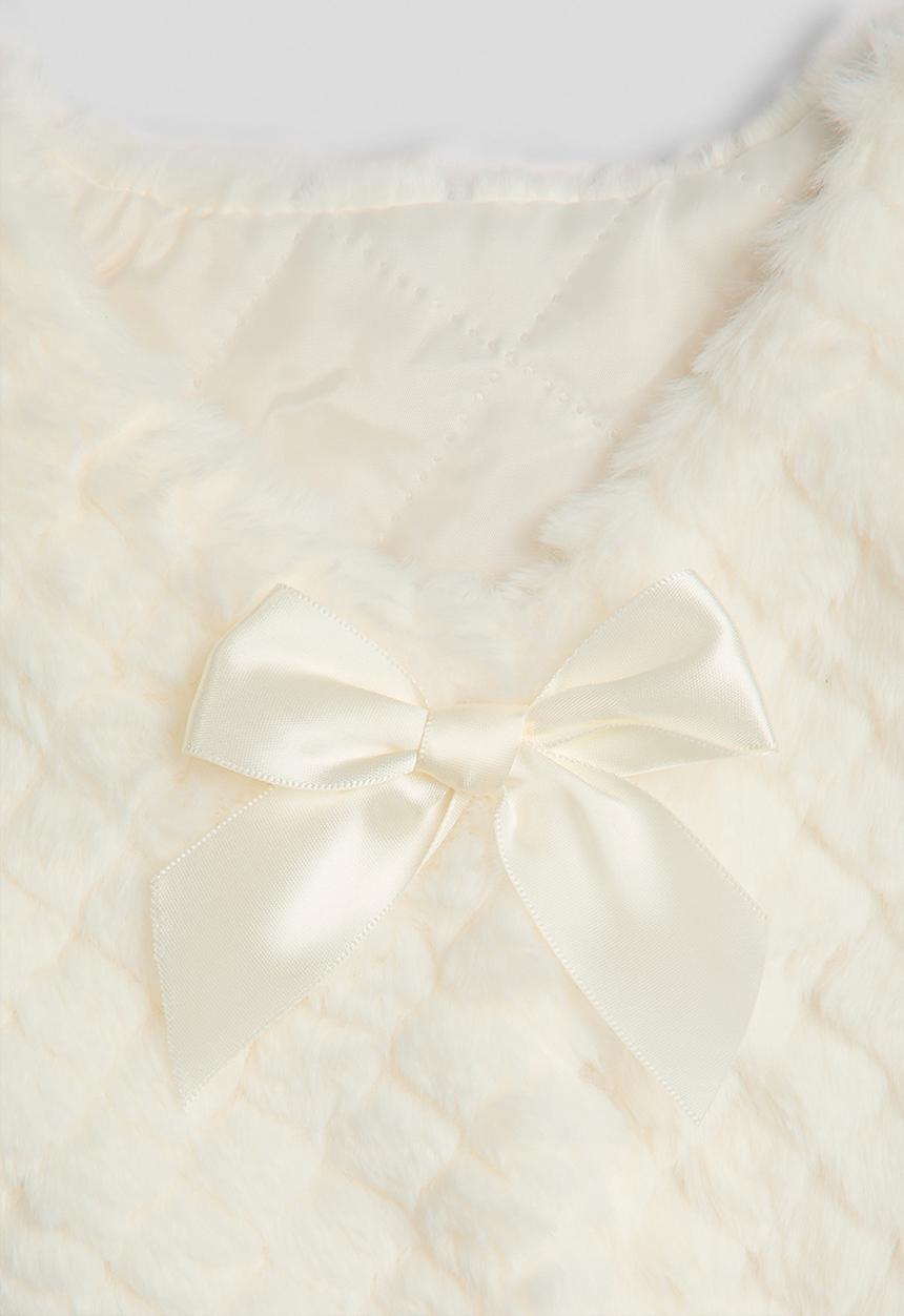 Pop Candy - Plush curved hem vest - white