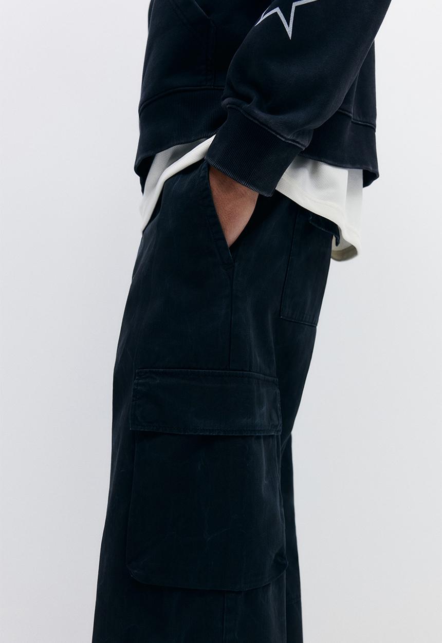 H&M - Relaxed fit cargo trousers - washed black