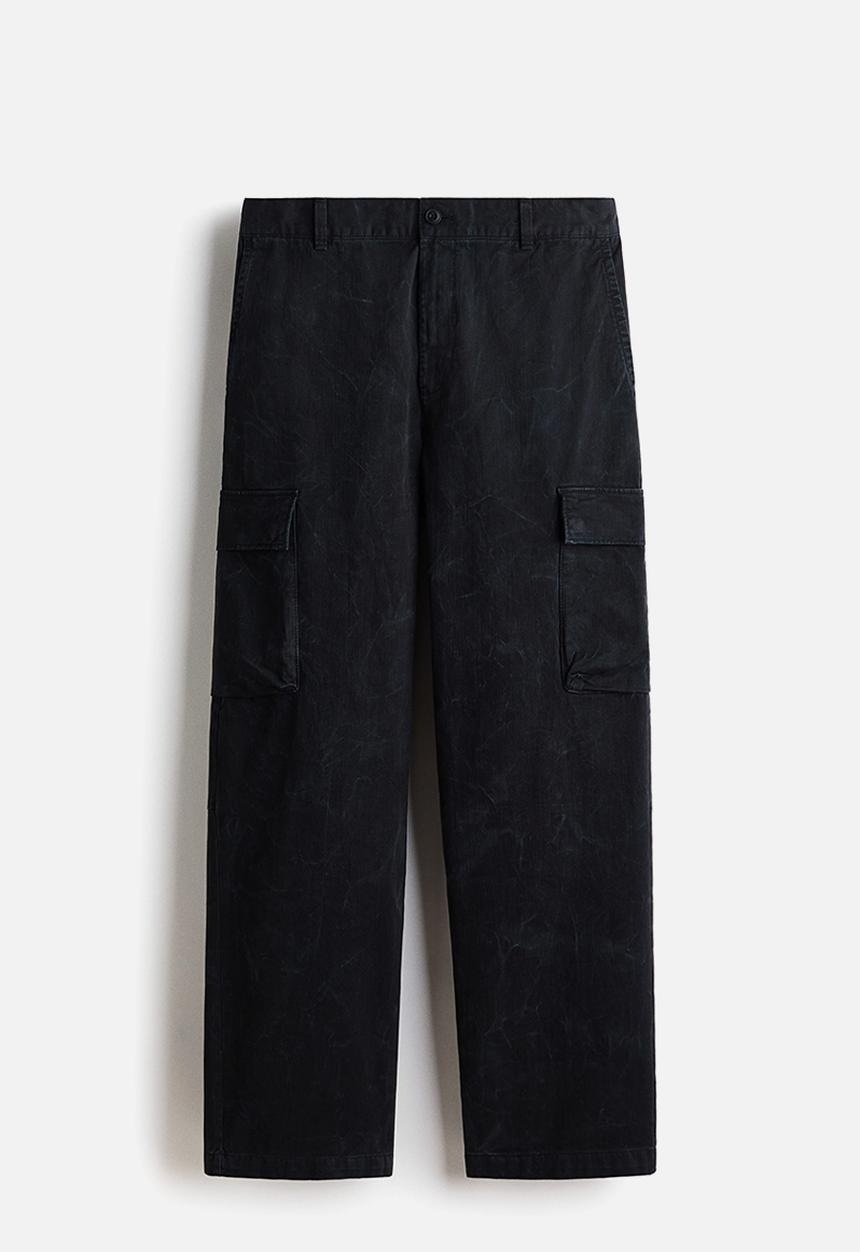 H&M - Relaxed fit cargo trousers - washed black