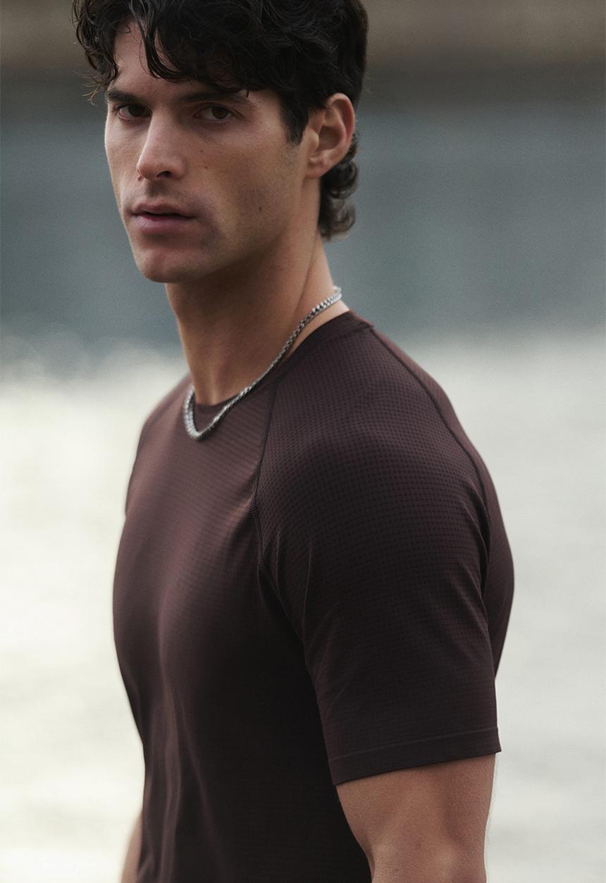 H&M - Muscle fit sports t-shirt with drymove™ - dark brown