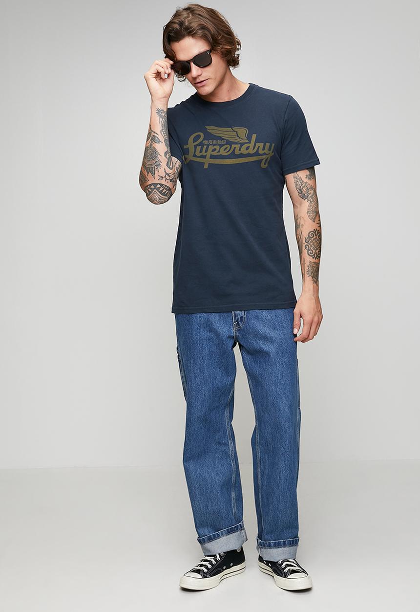 Superdry. - Heritage Brand Relaxed Tee - Eclipse Navy