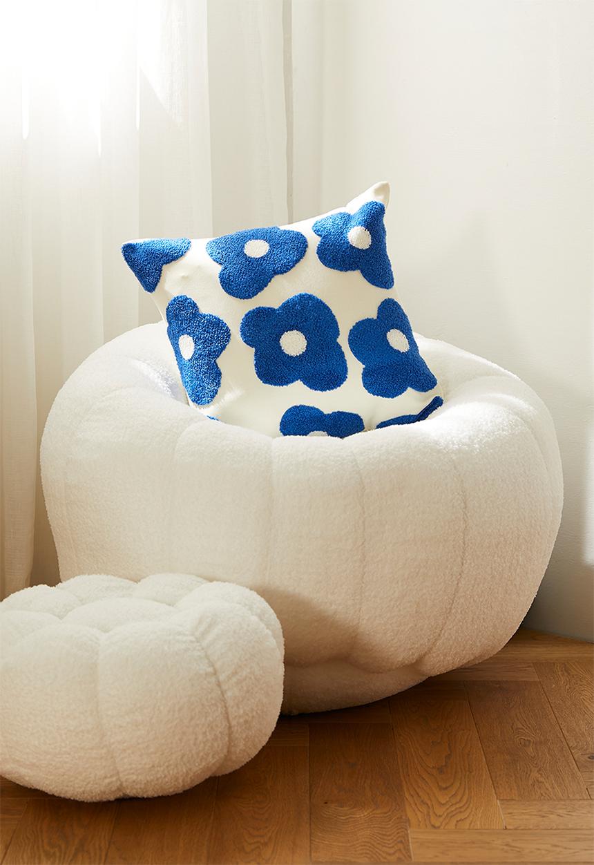 Pop Candy - Scatter cushion - white/blue floral
