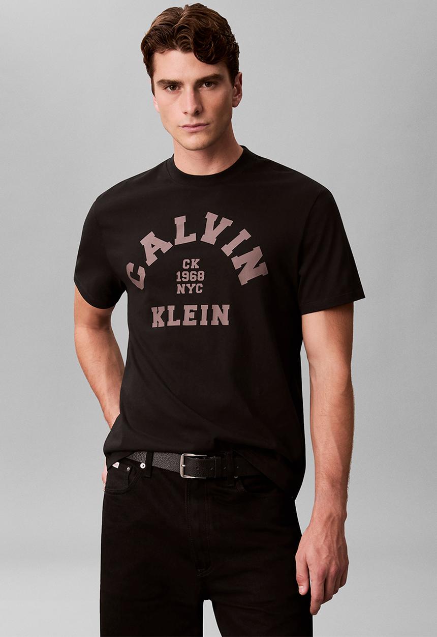 Calvin Klein - Ss 20S Ln Calvin College Graphic Tee - Black