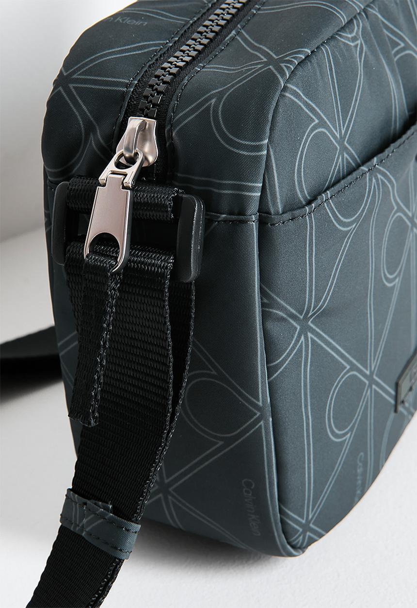 Calvin Klein - Printed Emblem Aop Nylon Camera Bag - Pirate Black