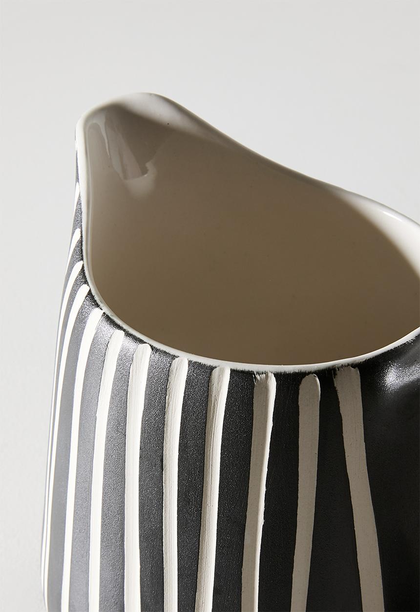 Urchin Art - Les Jug Black Matt - Carved Stripes