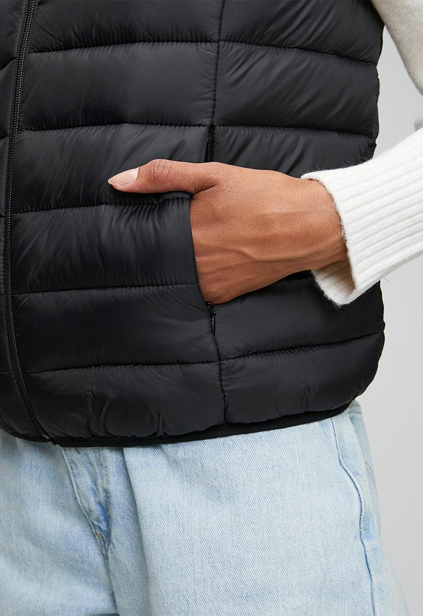 MANDI - Sleeveless Zip Through Puffer Jacket - Black