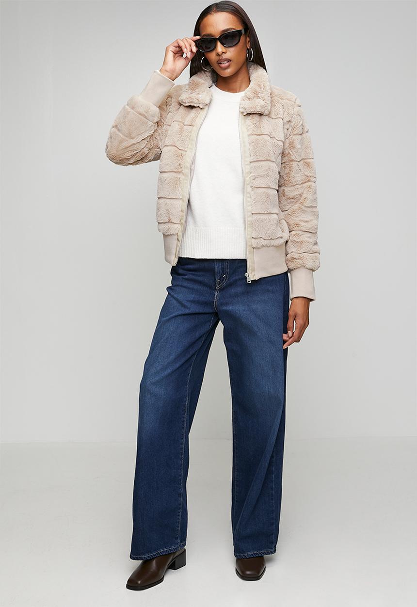 Izabel London - Long Sleeve Faux Fur Zip Through Jacket - Beige