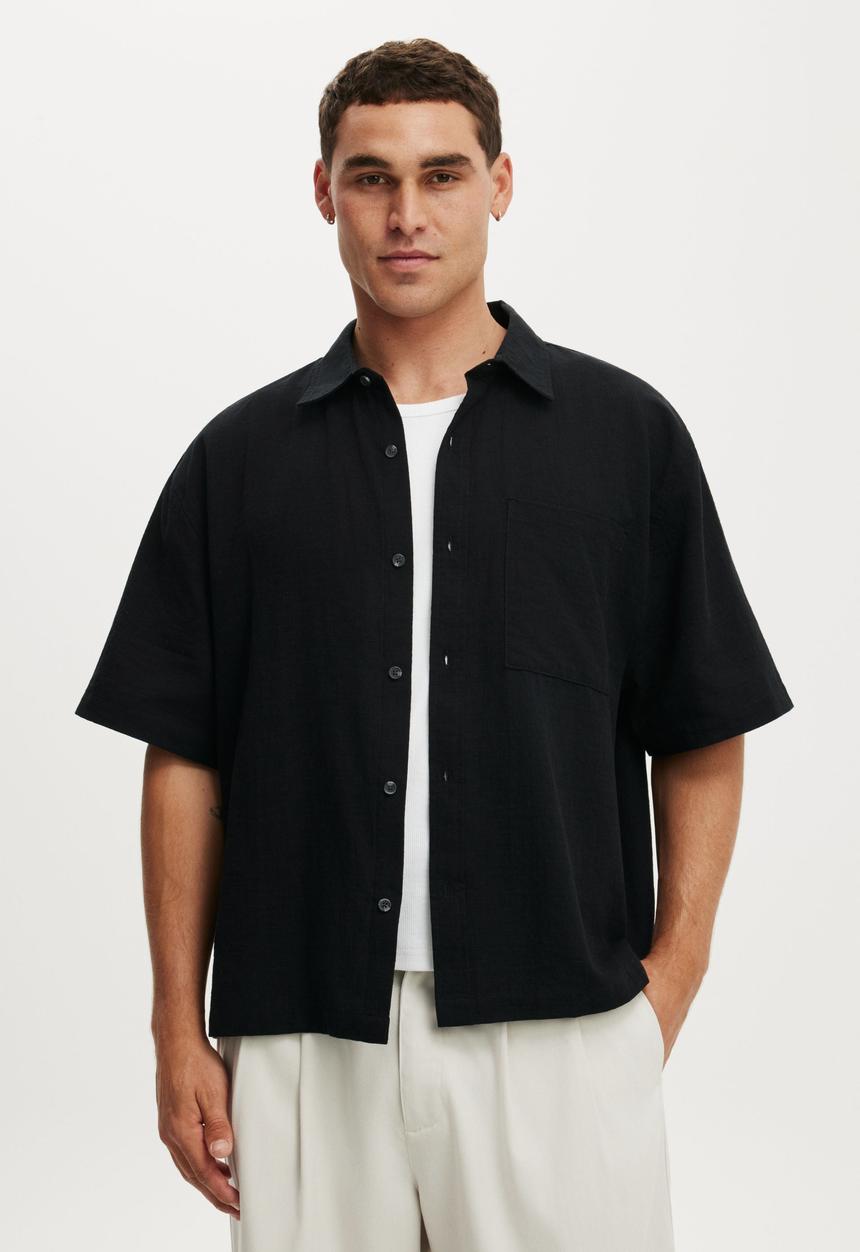 Cotton On - Boxy Fit Short Sleeve Shirt - Black